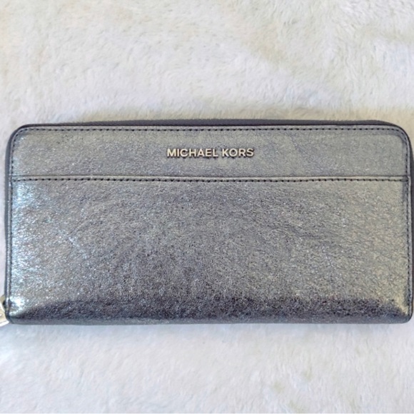 NWOT Michael Kors Metallic Silver Leather Zip Around Wallet - Picture 1 of 6